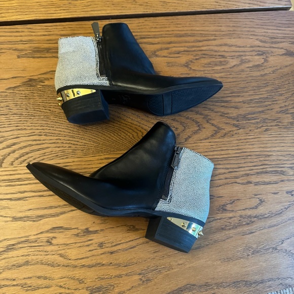 Circus by Sam Edelman Black and Gray Booties with Gold Detail - Picture 1 of 12